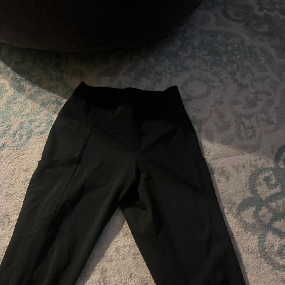American Eagle Outfitters Black Leggings with Smooth Surface and Slim Fit